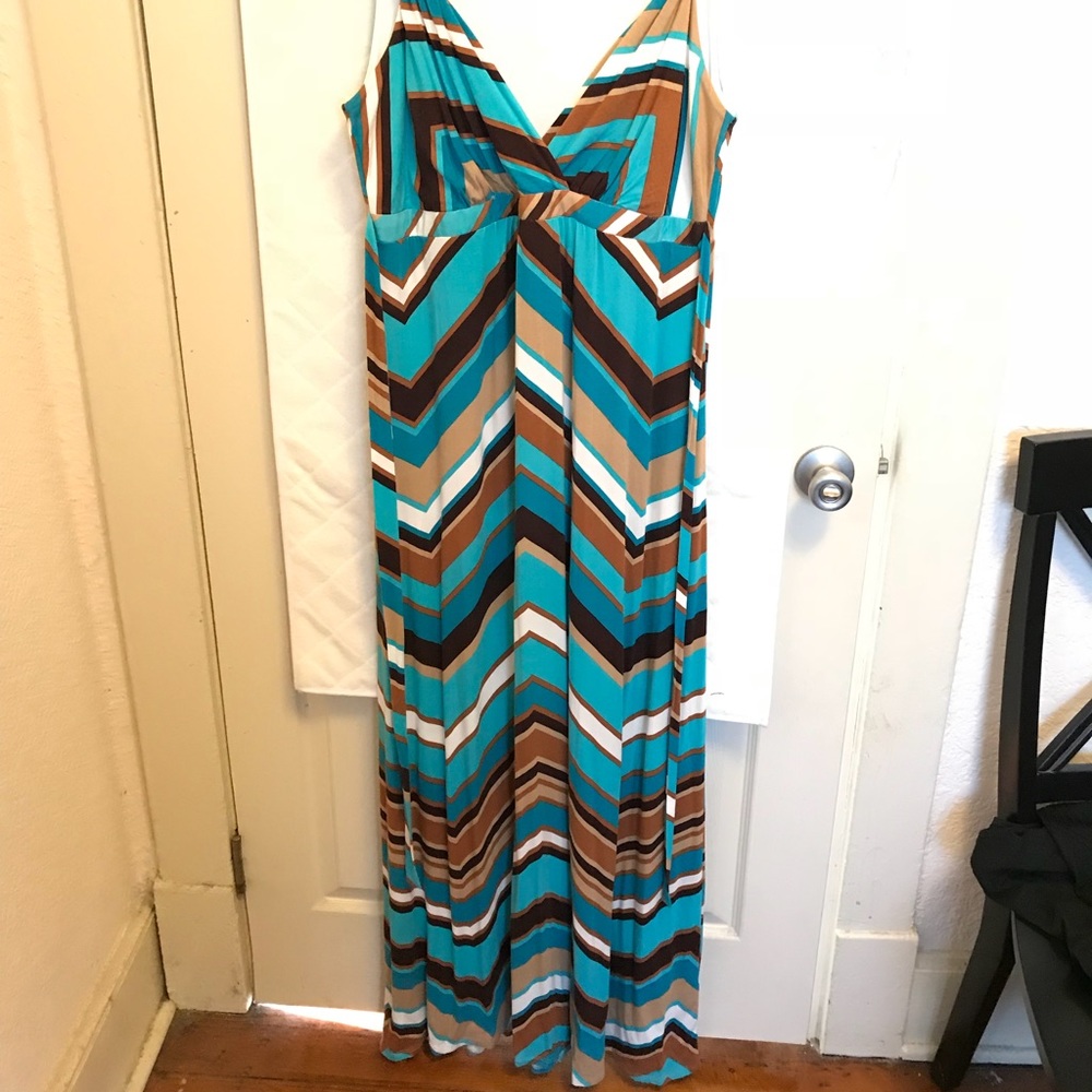 NEVER WORN Dressbarn Roz & Ali maxi dress.